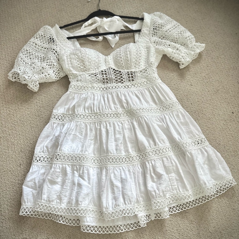 Beautiful white spring dress!